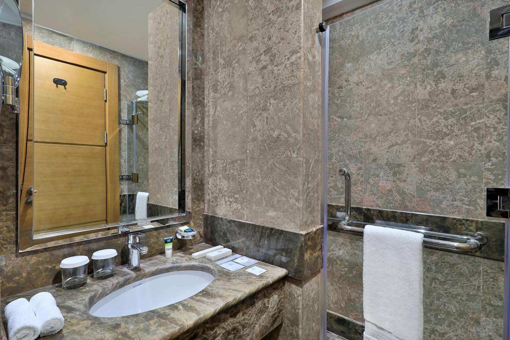 Four Points By Sheraton Makkah Al Naseem Mekka Eksteriør bilde Bathroom